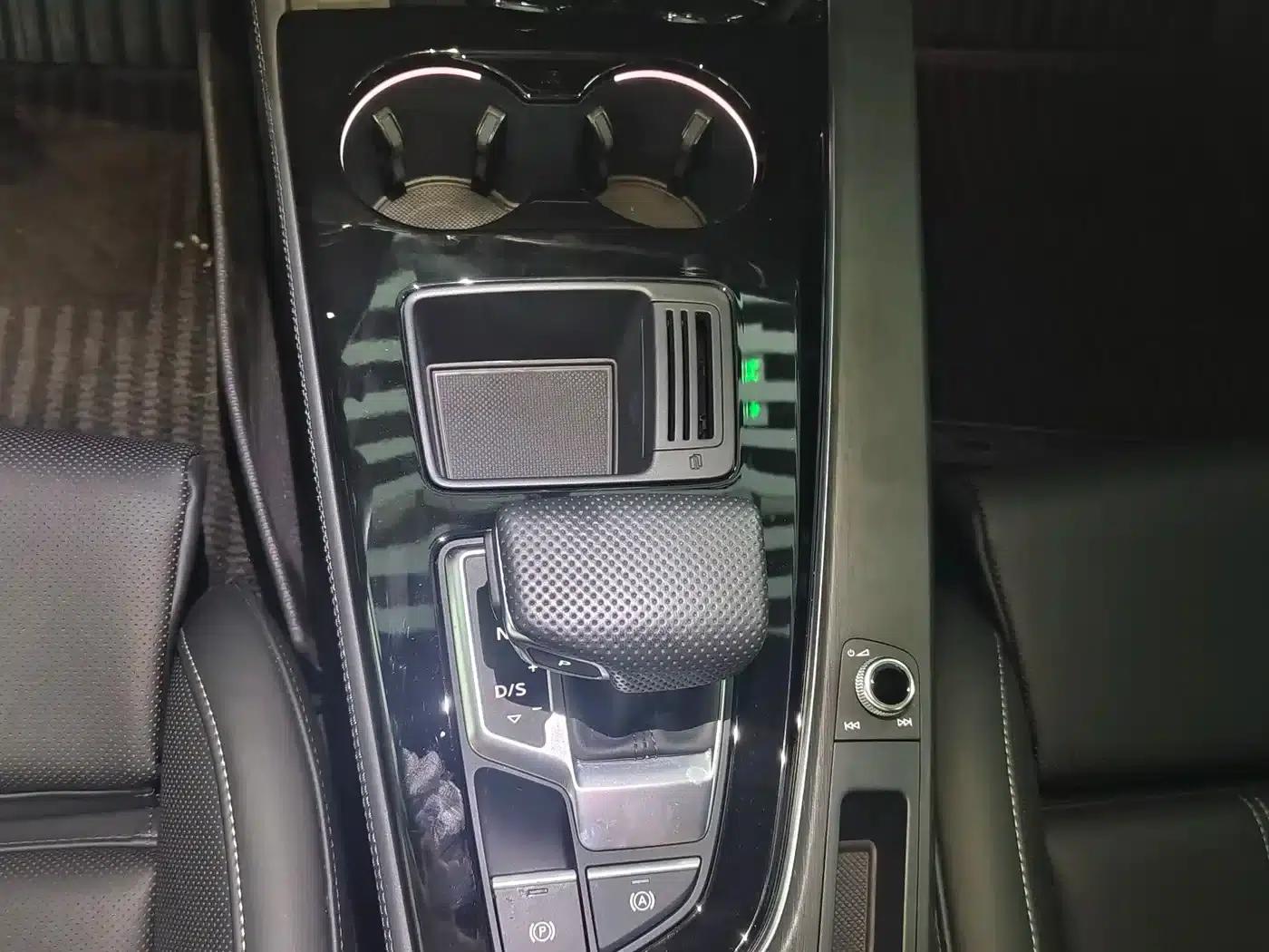 Audi A4L 2025 2 Million Unit Enjoyment Edition 40 TFSI Fashionable and Dynamic Model — миниатюра 9
