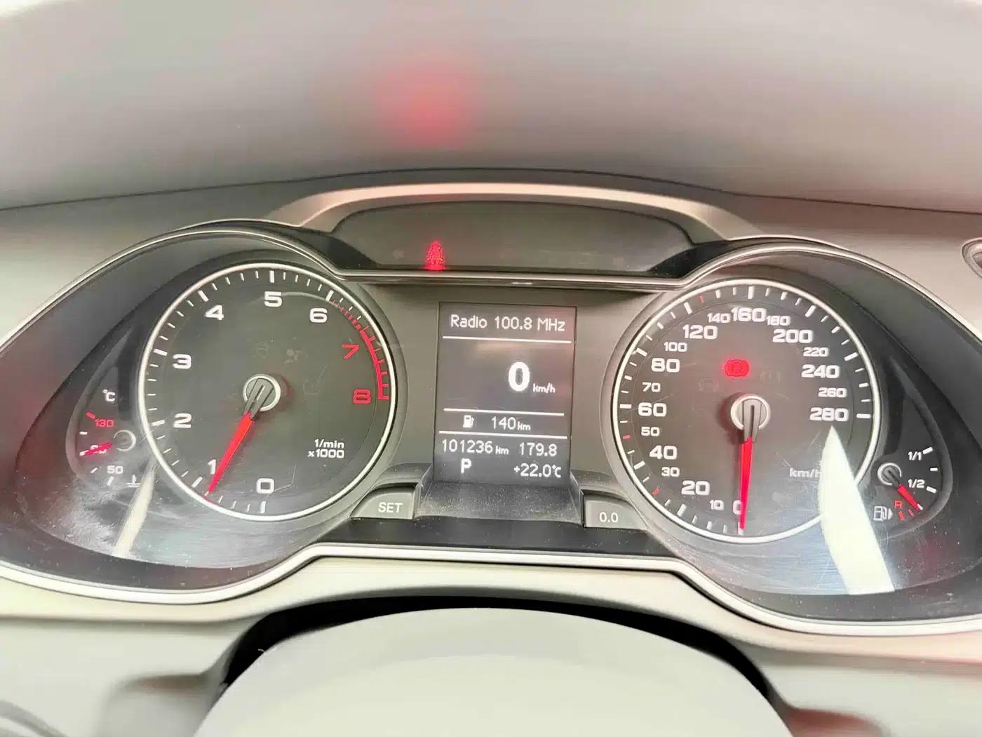 Audi A4L 2016 35 TFSI Automatic Standard Edition — миниатюра 18