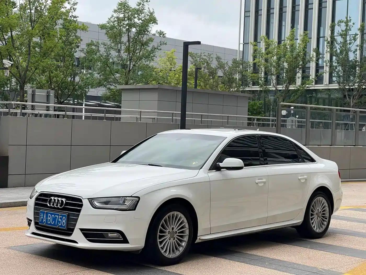 Audi A4L 2013 35 TFSI Automatic Technology Edition — миниатюра 1