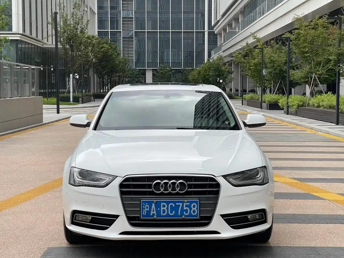 Audi A4L 2013 35 TFSI Automatic Technology Edition — миниатюра 2
