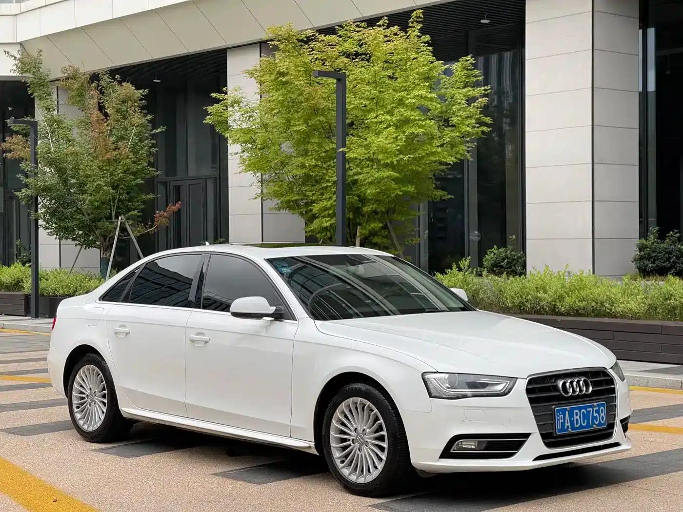 Audi A4L 2013 35 TFSI Automatic Technology Edition — миниатюра 3
