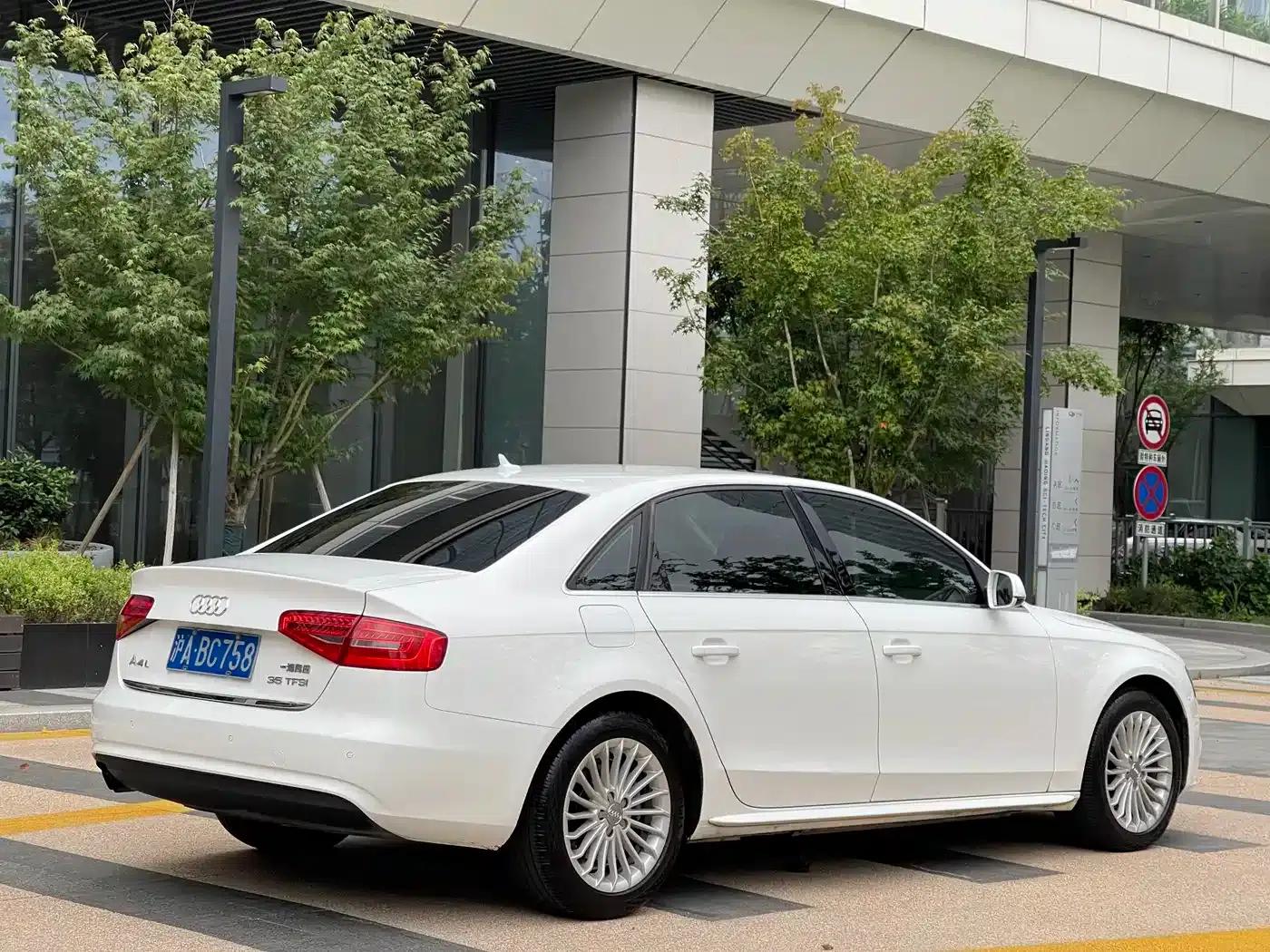 Audi A4L 2013 35 TFSI Automatic Technology Edition — миниатюра 4