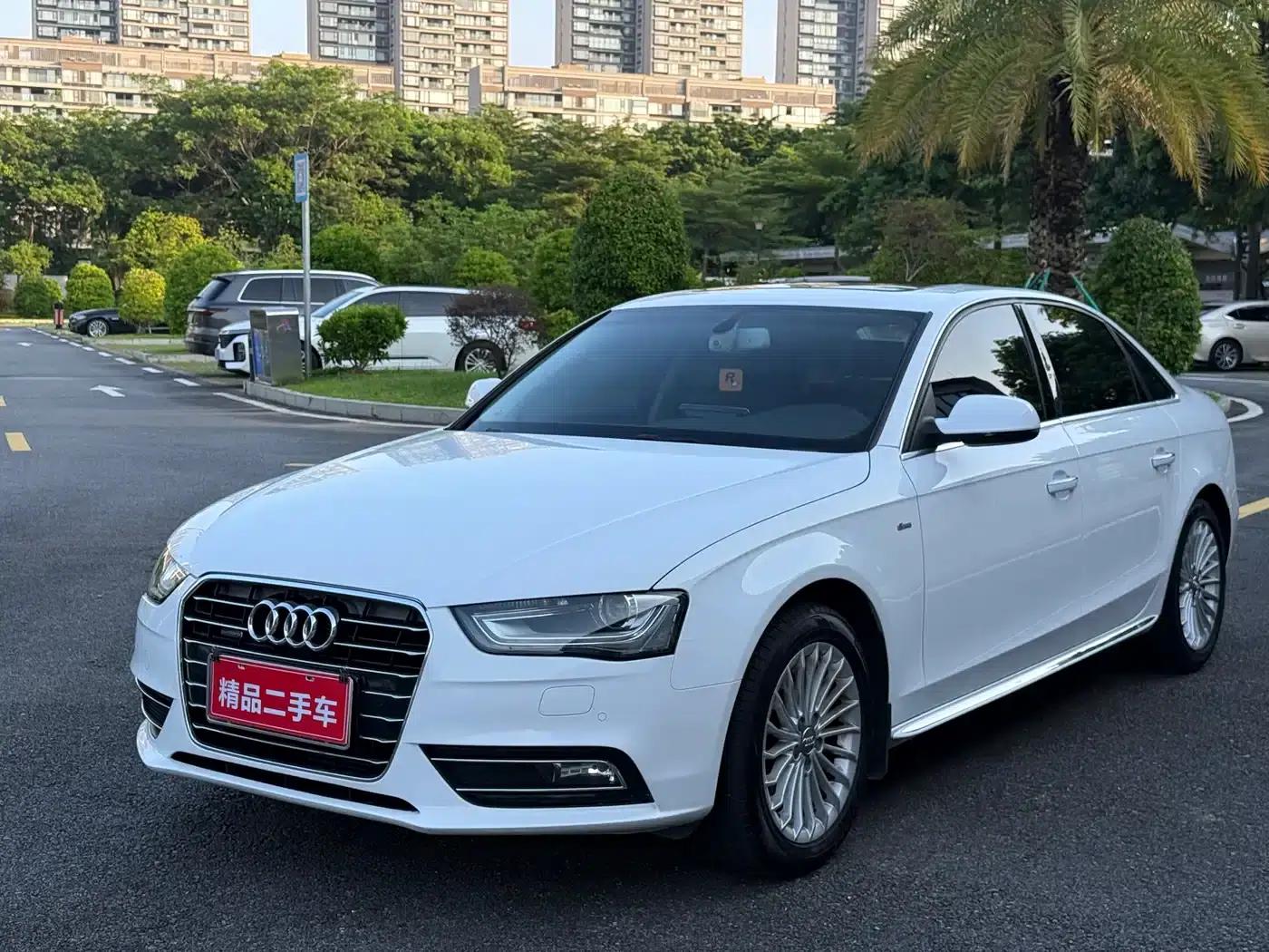 Audi A4L 2016 35 TFSI Classic Edition Automatic Standard Model — миниатюра 1