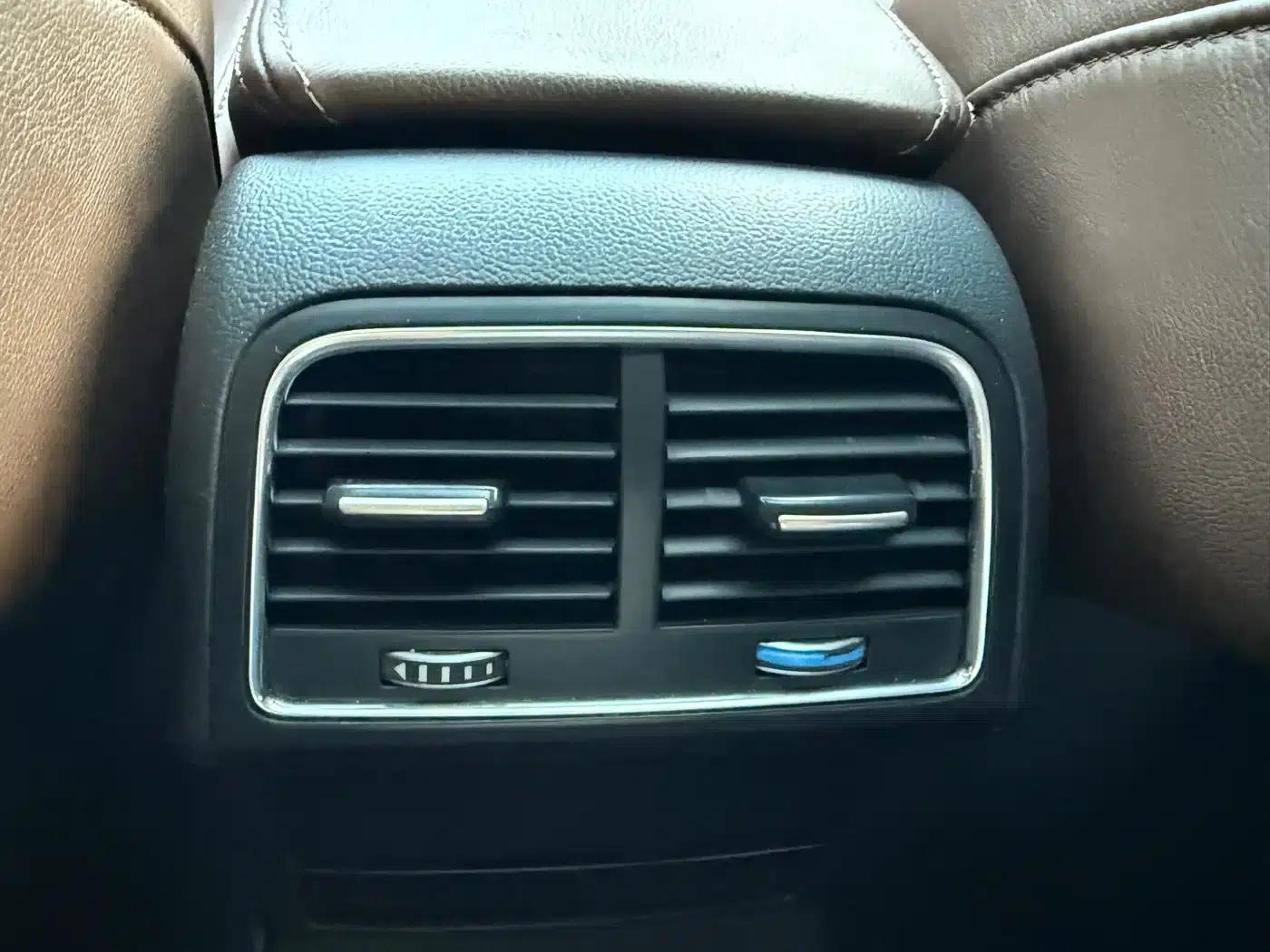 Audi A4L 2016 35 TFSI Classic Edition Automatic Standard Model — миниатюра 17