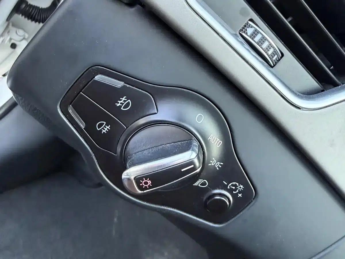 Audi A4L 2016 35 TFSI Classic Edition Automatic Standard Model — миниатюра 19