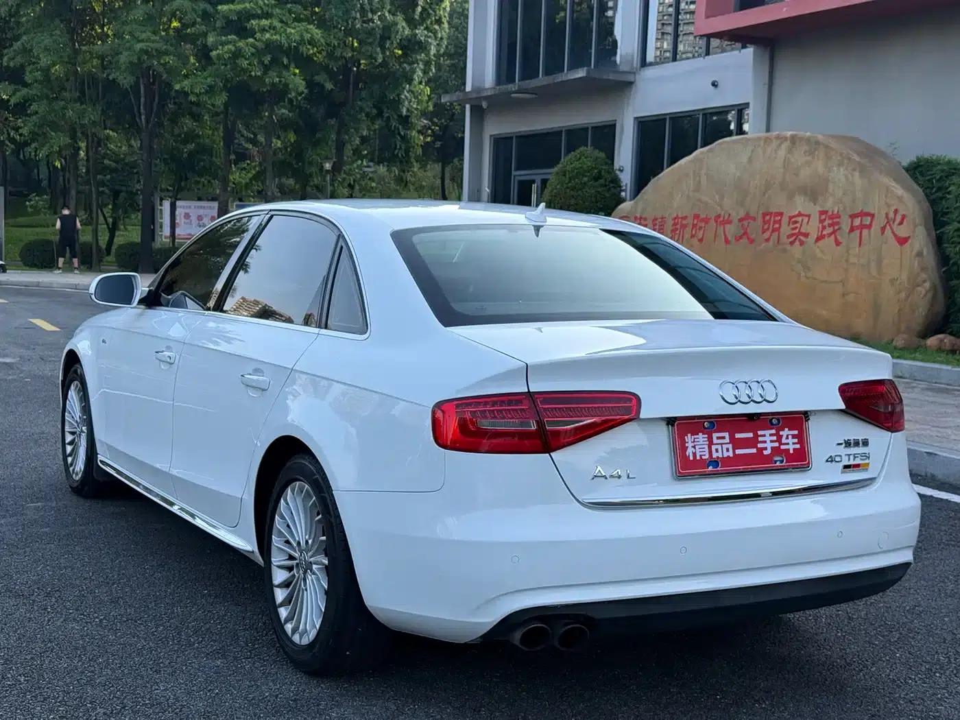 Audi A4L 2016 35 TFSI Classic Edition Automatic Standard Model — миниатюра 4