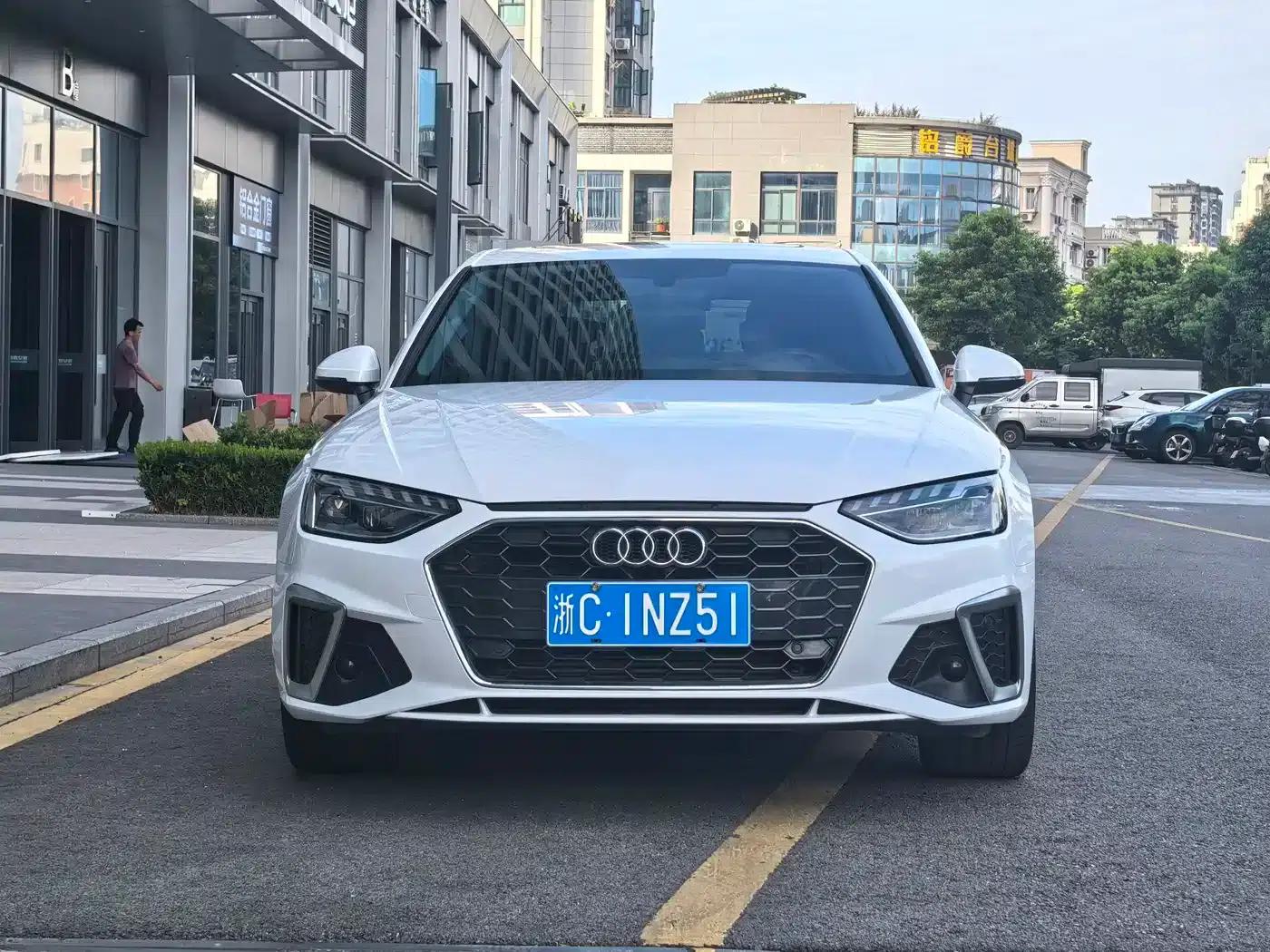 Audi A4L 2022 40 TFSI Fashion Dynamic Edition — миниатюра 2