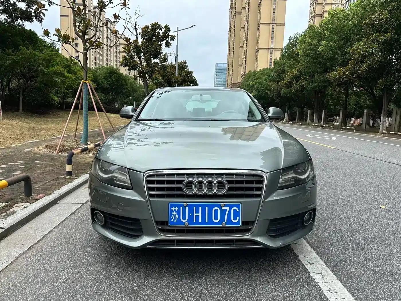 Audi A4L 2010 2.0 TFSI Comfort — миниатюра 1
