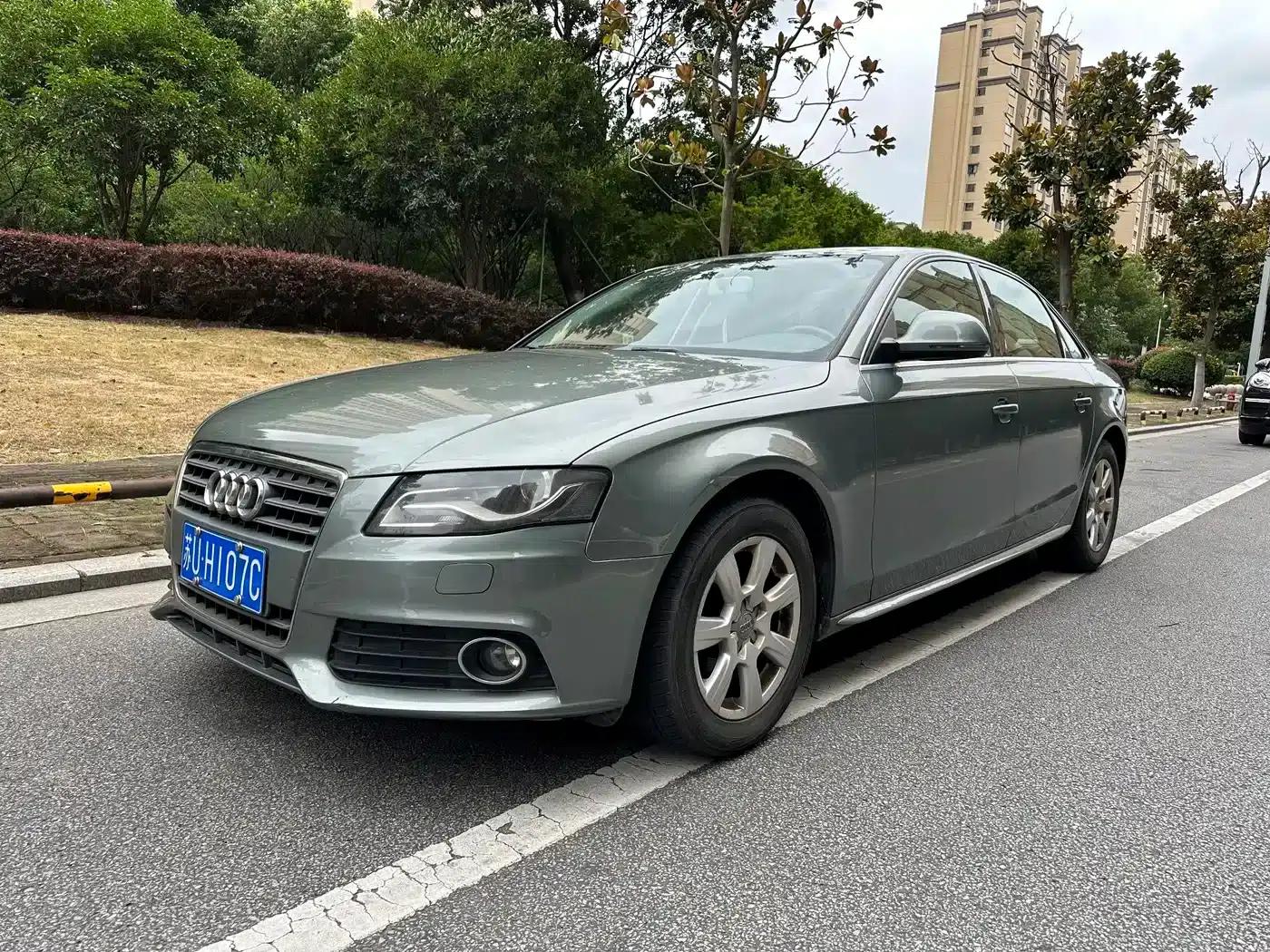 Audi A4L 2010 2.0 TFSI Comfort — миниатюра 3