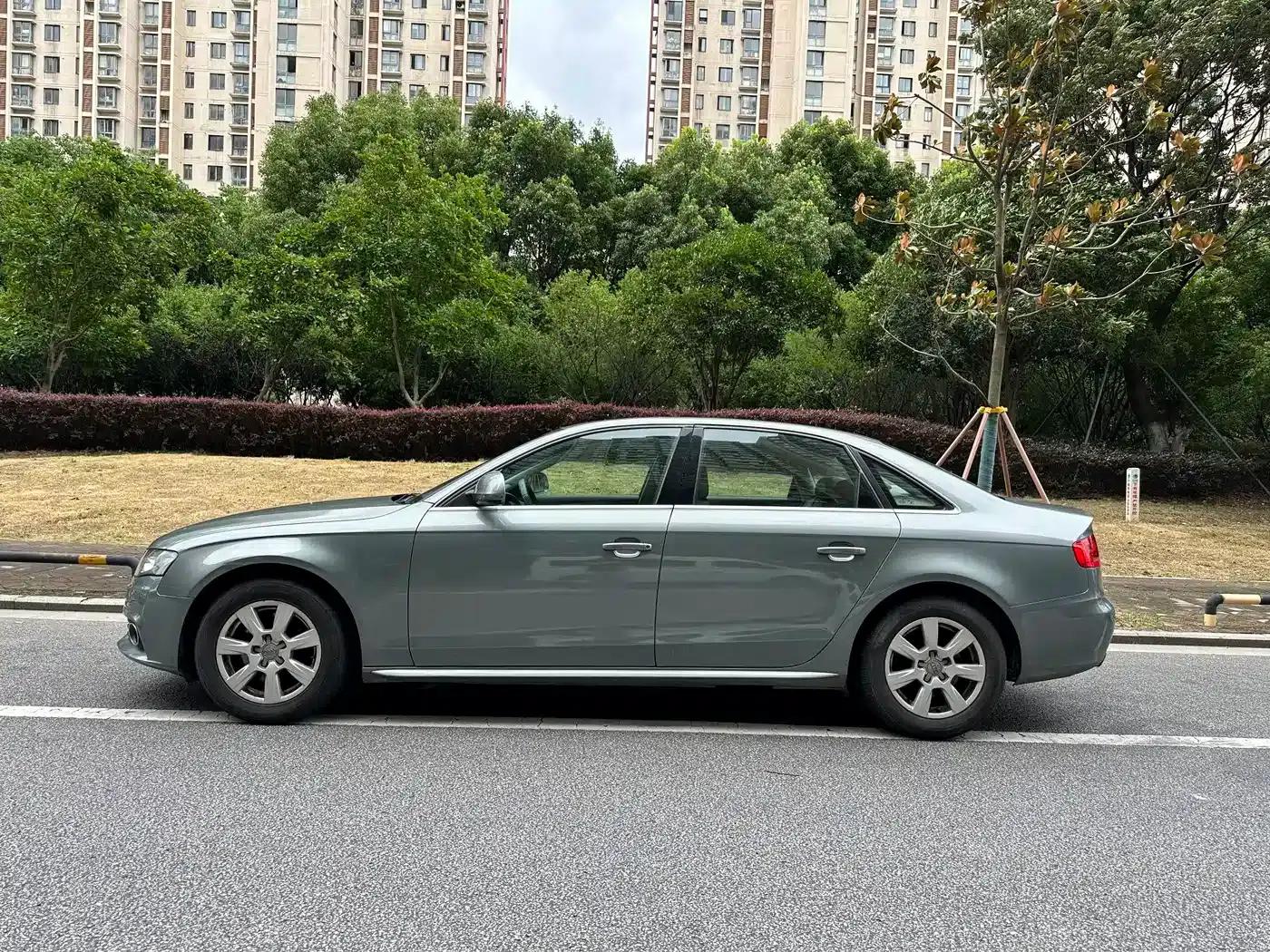 Audi A4L 2010 2.0 TFSI Comfort — миниатюра 4
