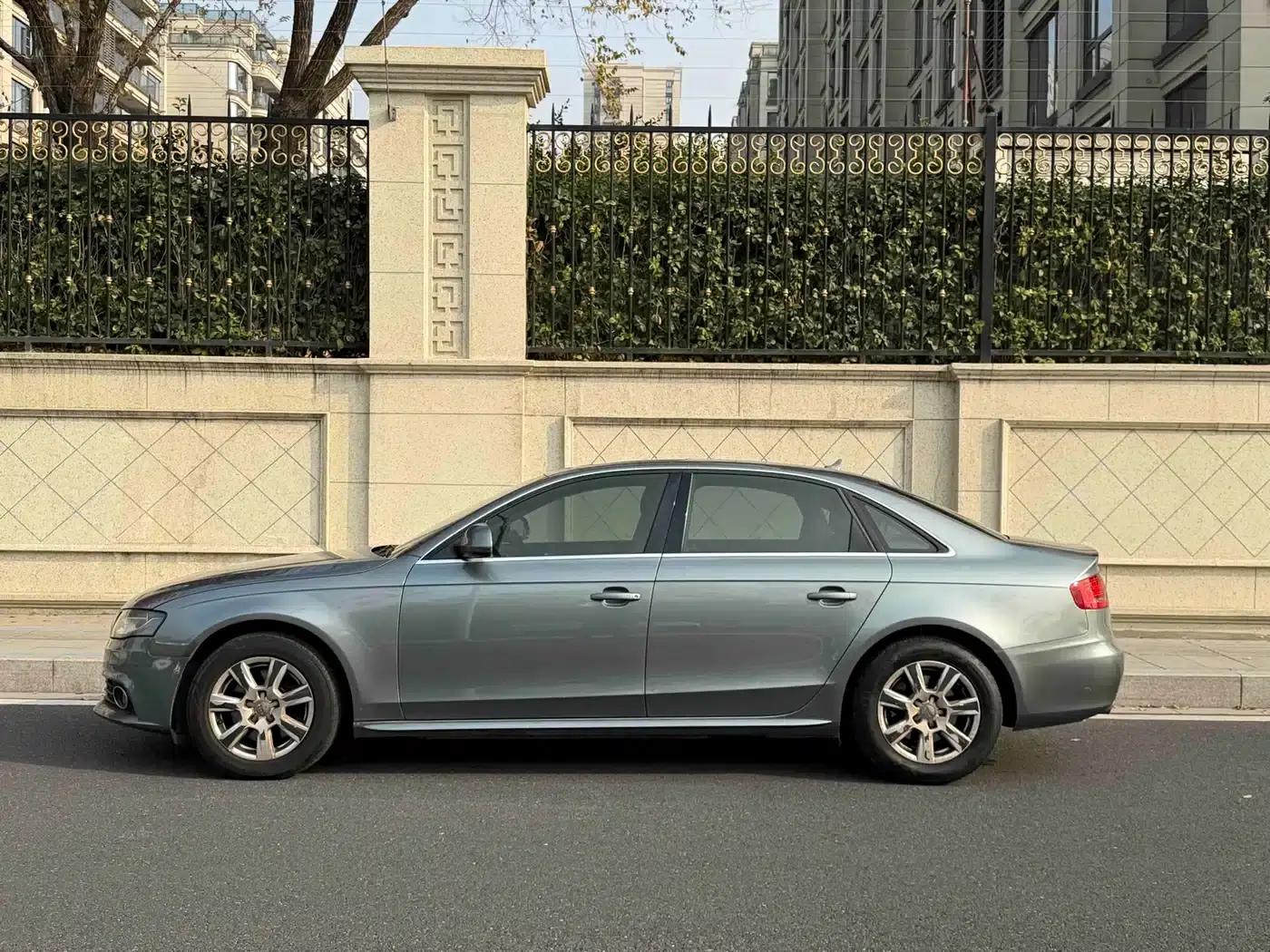 Audi A4L 2010 2.0 TFSI Technology Edition — миниатюра 3