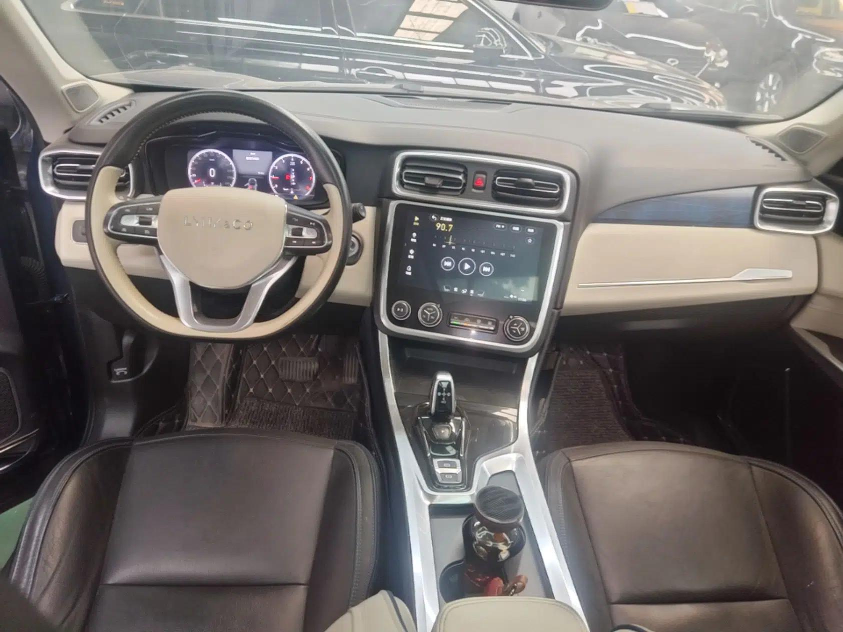 Lynk & Co 01 2017 2.0T Two-Wheel Drive Zhaopu Version — миниатюра 12