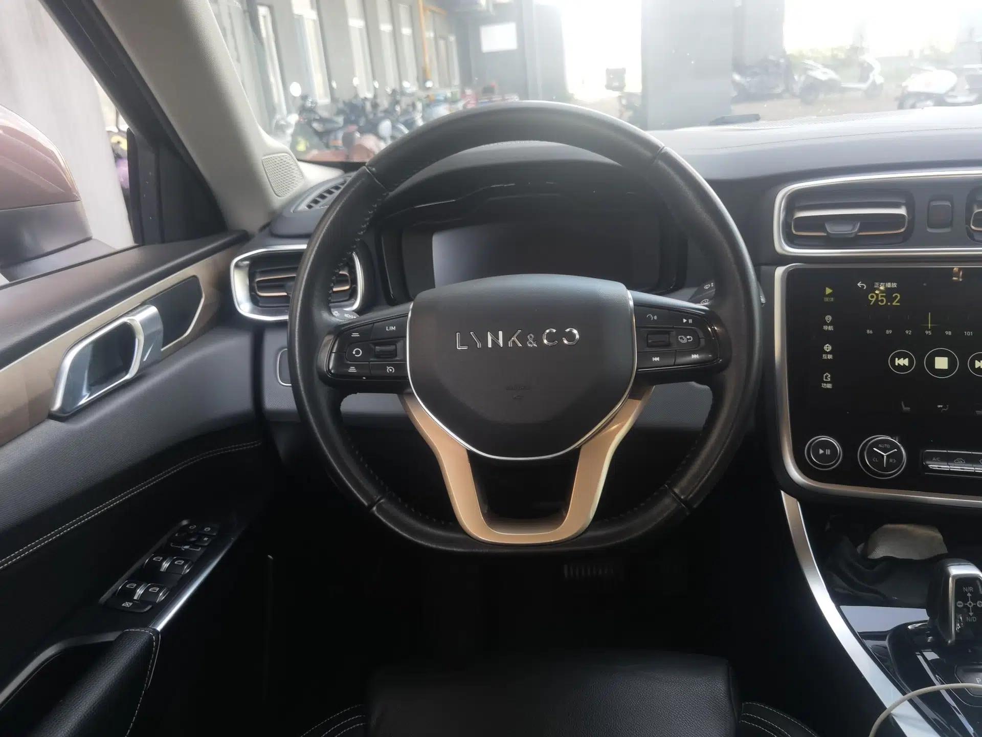 Lynk & Co 01 2019 2.0T Two-Wheel-Drive Version China V Standard — миниатюра 10