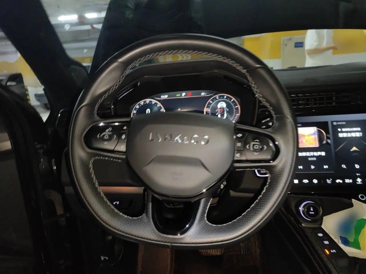 Lynk & Co 01 2021 2.0TD Four-Wheel Drive Dark Night Edition — миниатюра 10