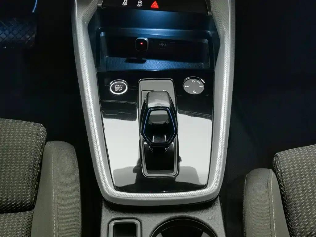 Audi A3 2021 Sportback 35 TFSI Progressive Sport — миниатюра 13