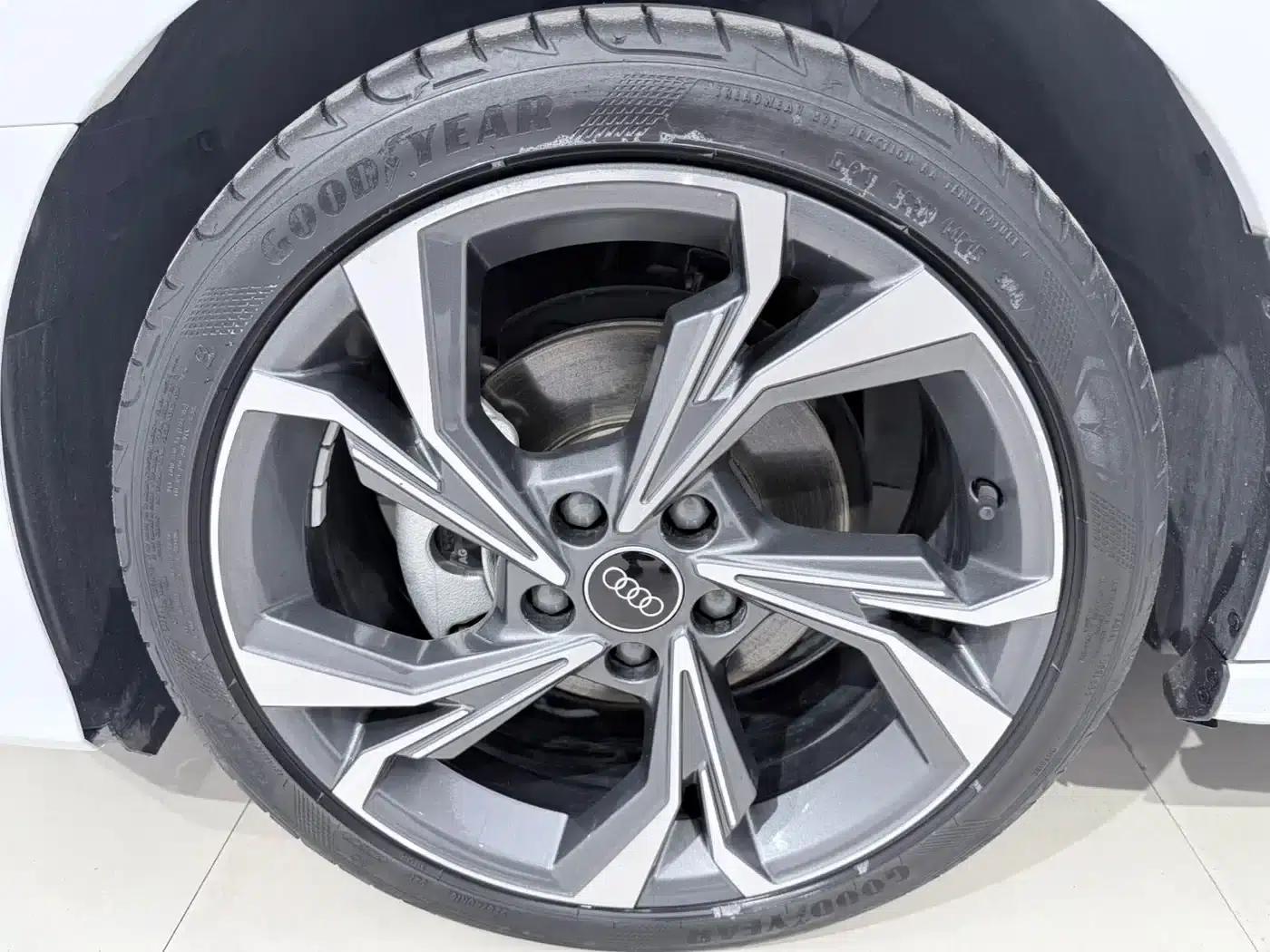Audi A3 2023 Sportback 35 TFSI Luxury Sport — миниатюра 16
