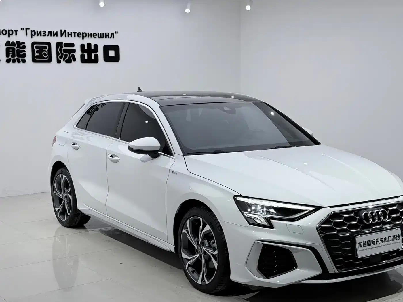 Audi A3 2023 Sportback 35 TFSI Luxury Sport — миниатюра 3