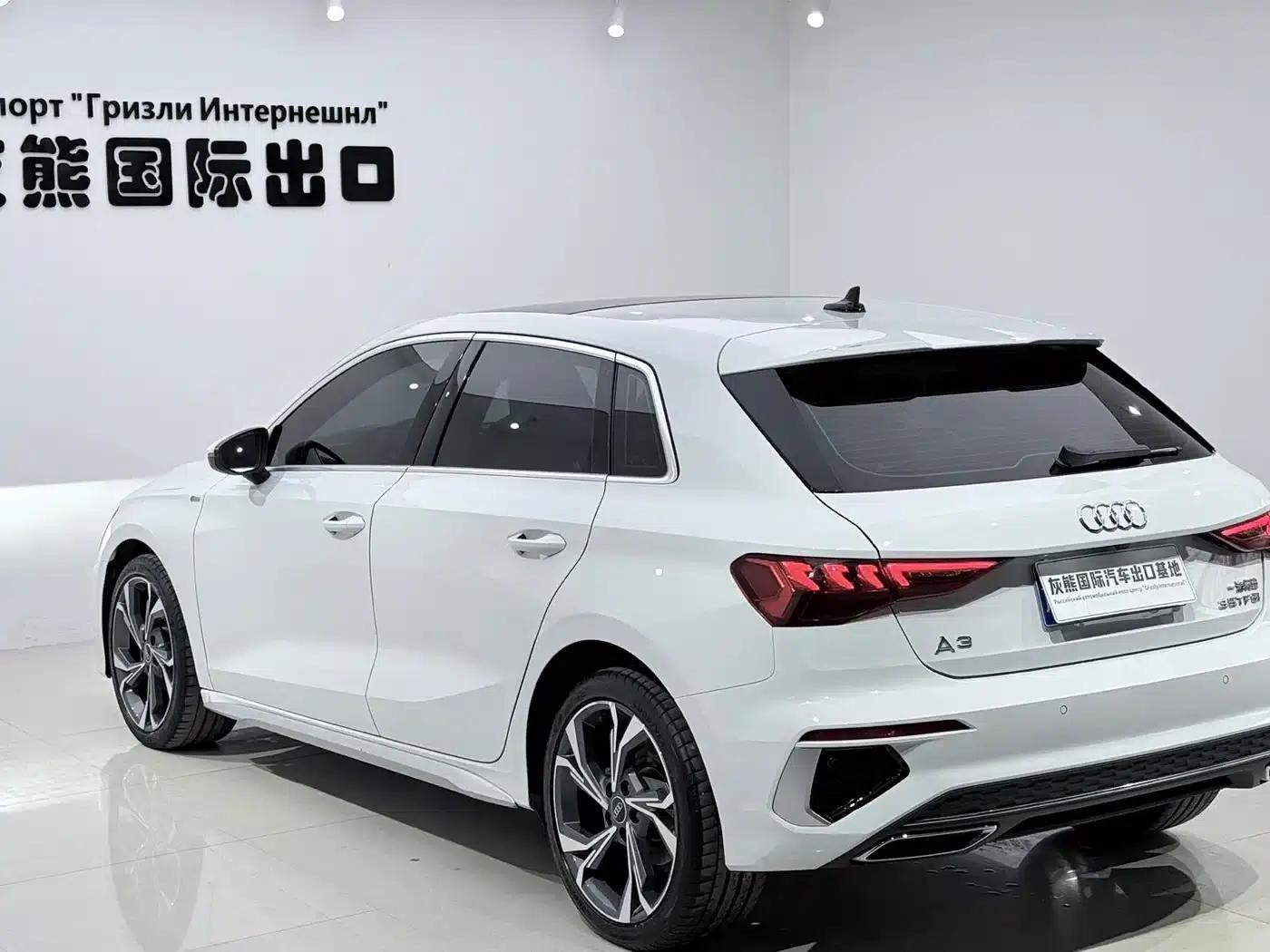 Audi A3 2023 Sportback 35 TFSI Luxury Sport — миниатюра 6