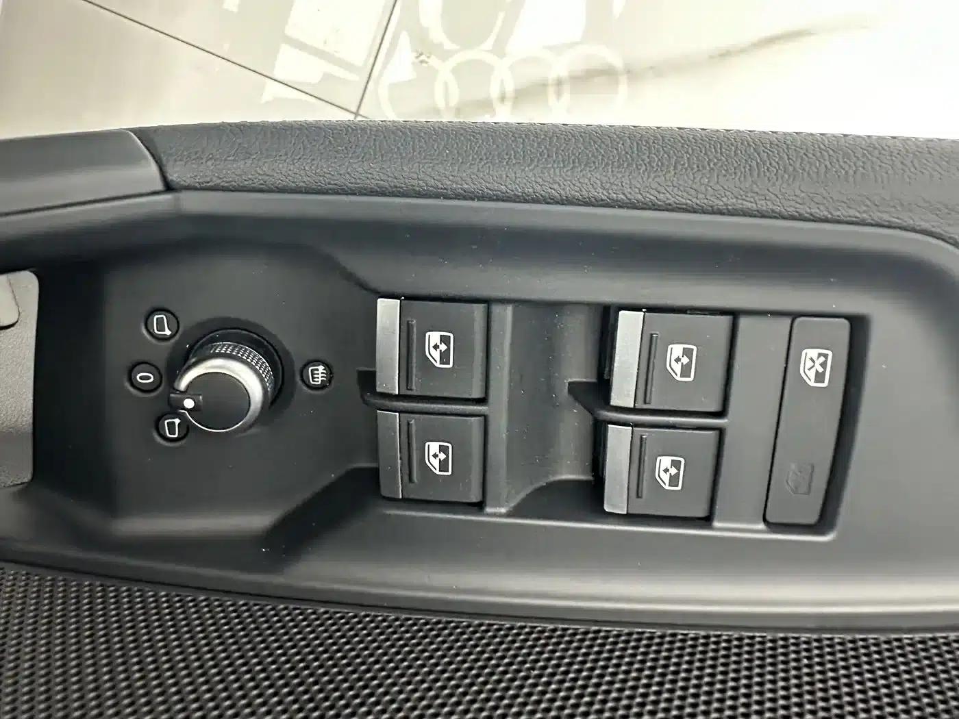 Audi A3 2023 Facelift Sportback 35 TFSI Fashion Sporty Model — миниатюра 11