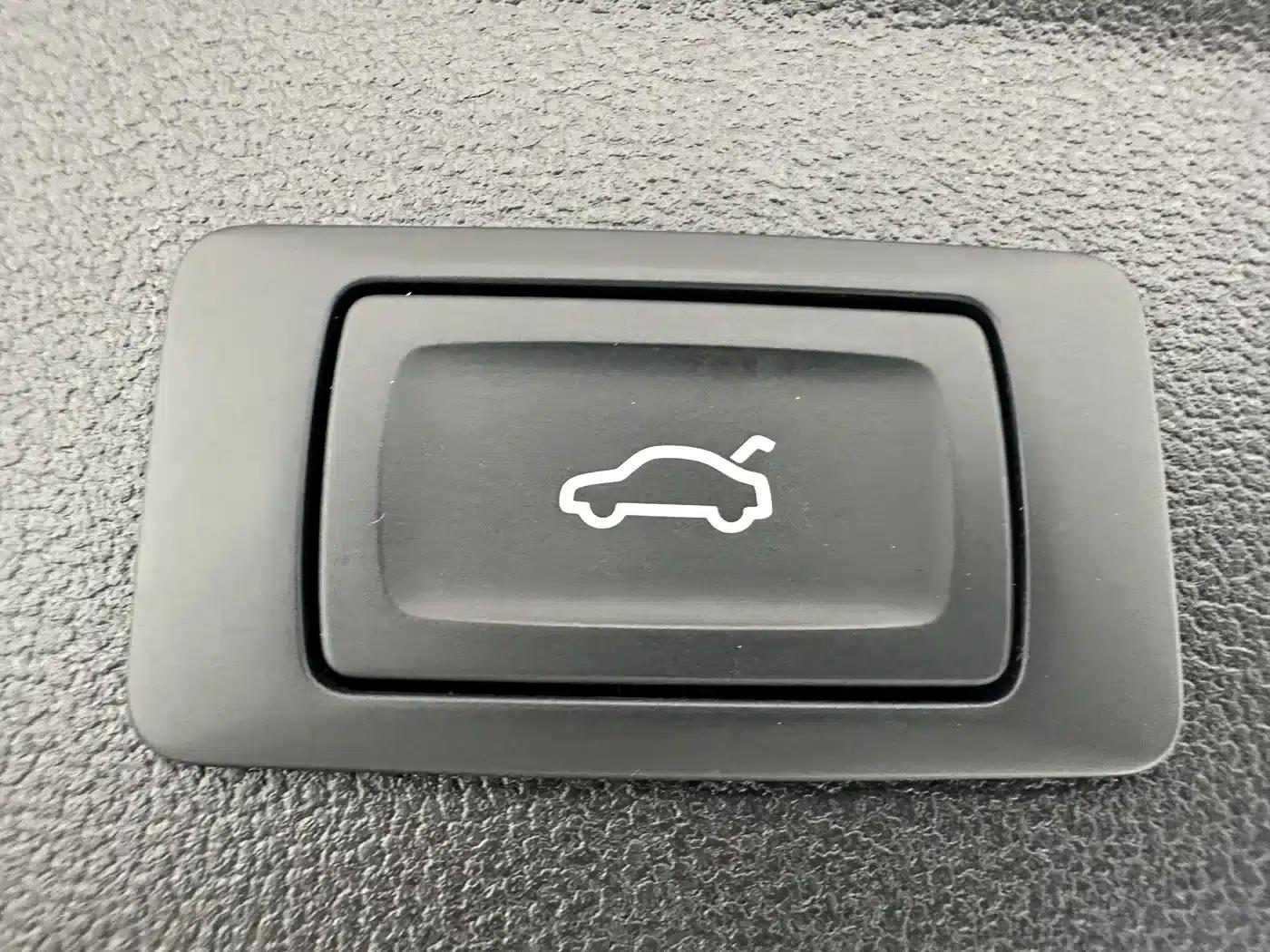 Audi A3 2023 Facelift Sportback 35 TFSI Fashion Sporty Model — миниатюра 16