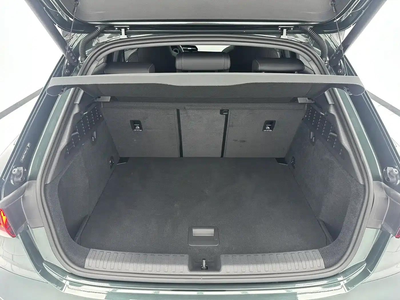 Audi A3 2023 Facelift Sportback 35 TFSI Fashion Sporty Model — миниатюра 17