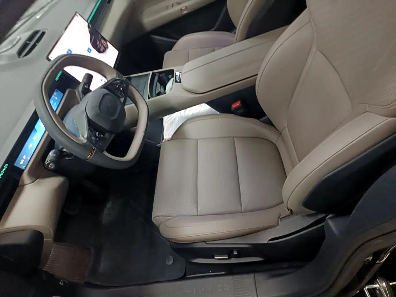 Lynk & Co Z10 2025 95 kWh 766 km Range Rear-Wheel Drive Max — миниатюра 25