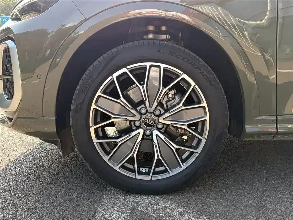 Audi Q5L 2026 2.0T Exclusive Edition for Million Users — миниатюра 12