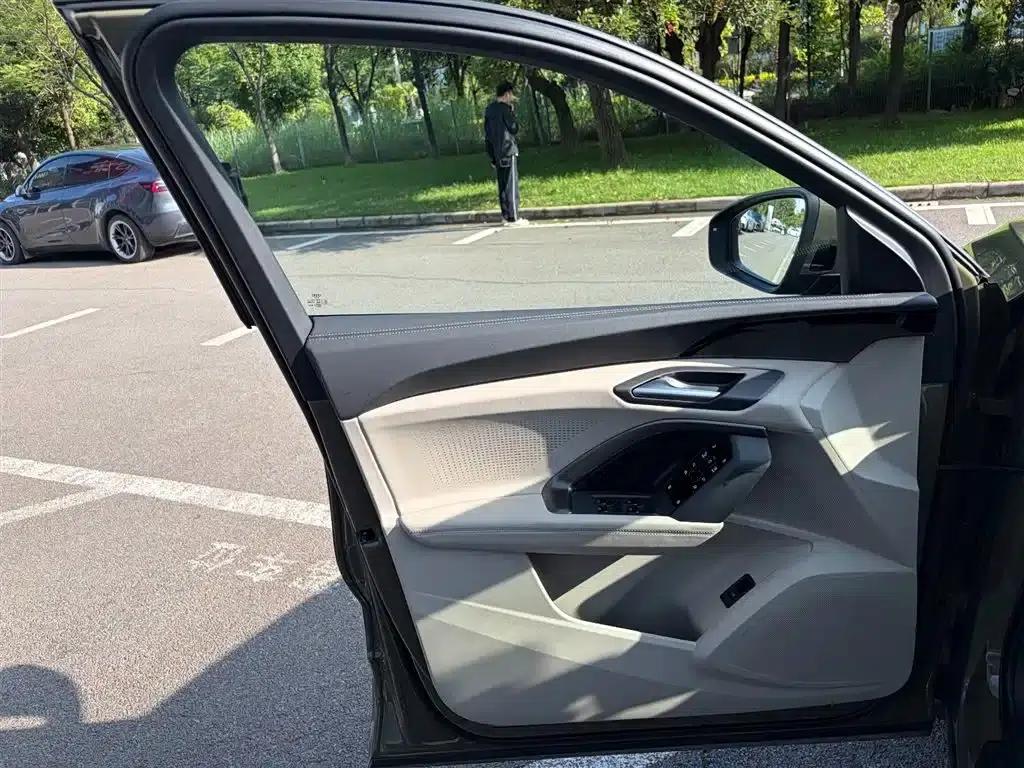 Audi Q5L 2026 2.0T Exclusive Edition for Million Users — миниатюра 13