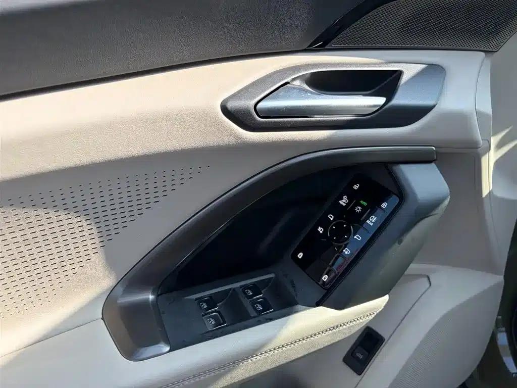 Audi Q5L 2026 2.0T Exclusive Edition for Million Users — миниатюра 14