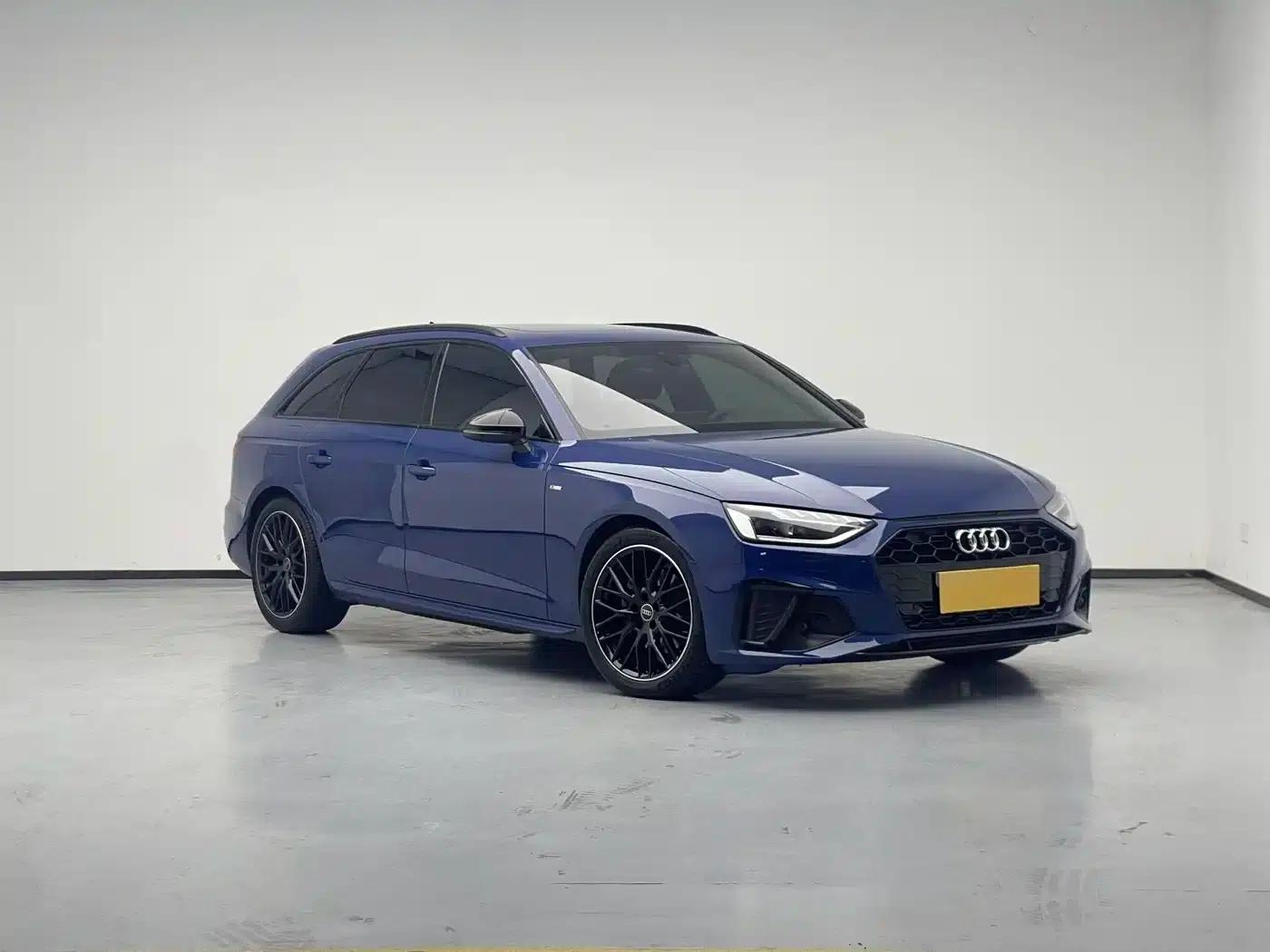 2022 Audi A4 Imported Avant 40 TFSI Luxury Dynamic Edition — миниатюра 2