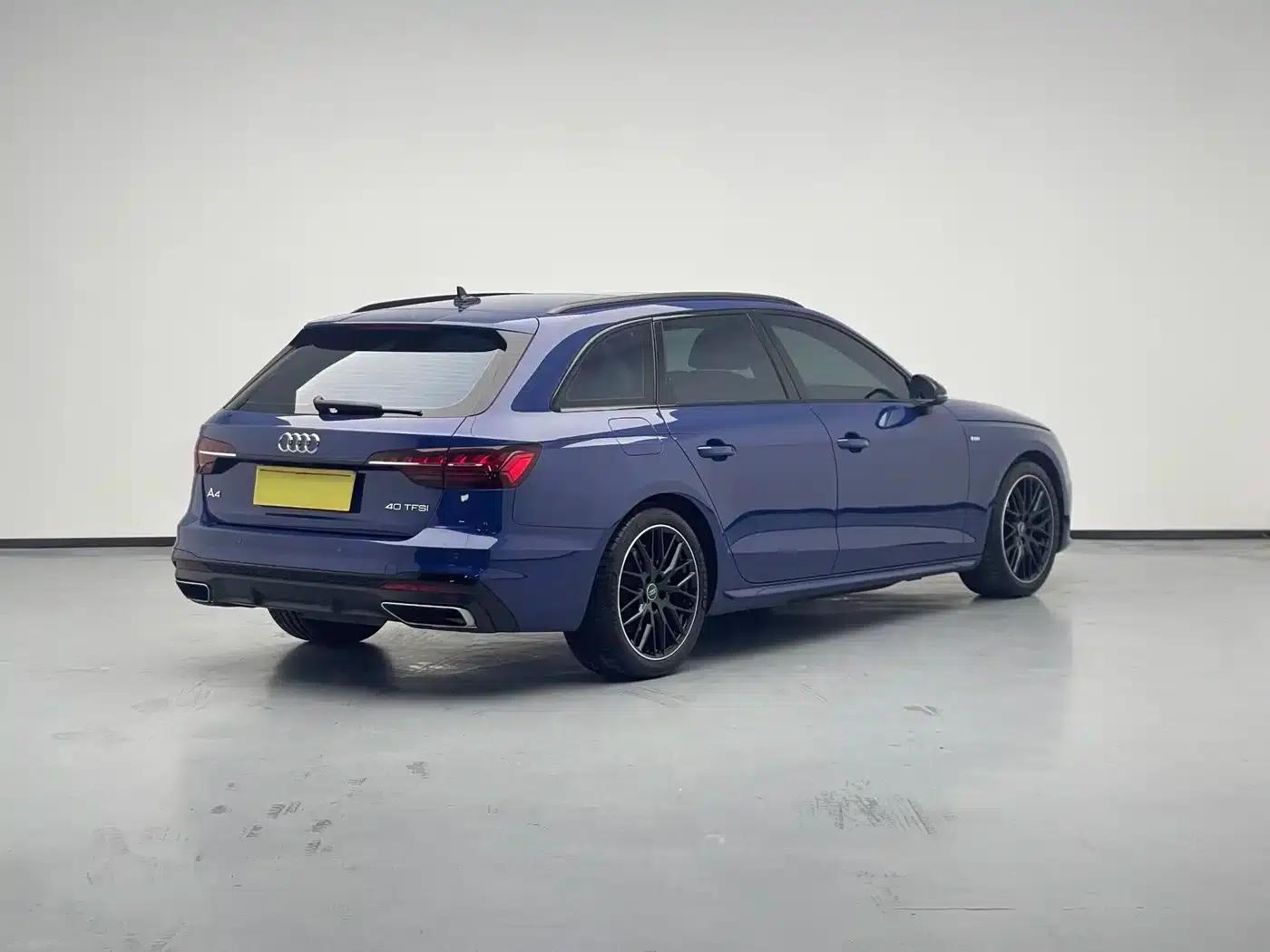 2022 Audi A4 Imported Avant 40 TFSI Luxury Dynamic Edition — миниатюра 3