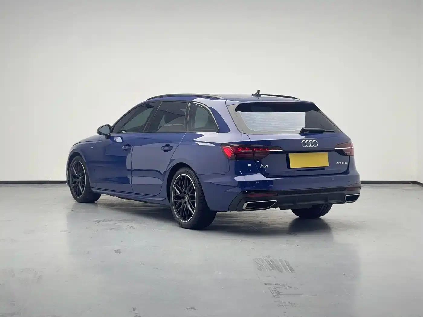 2022 Audi A4 Imported Avant 40 TFSI Luxury Dynamic Edition — миниатюра 5