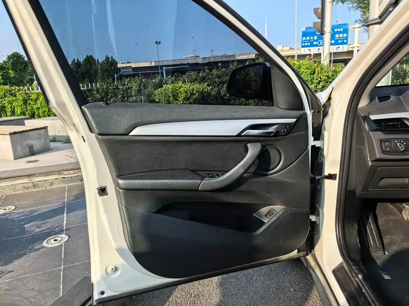 BMW X1 2019 sDrive20Li Leading Edition — миниатюра 10