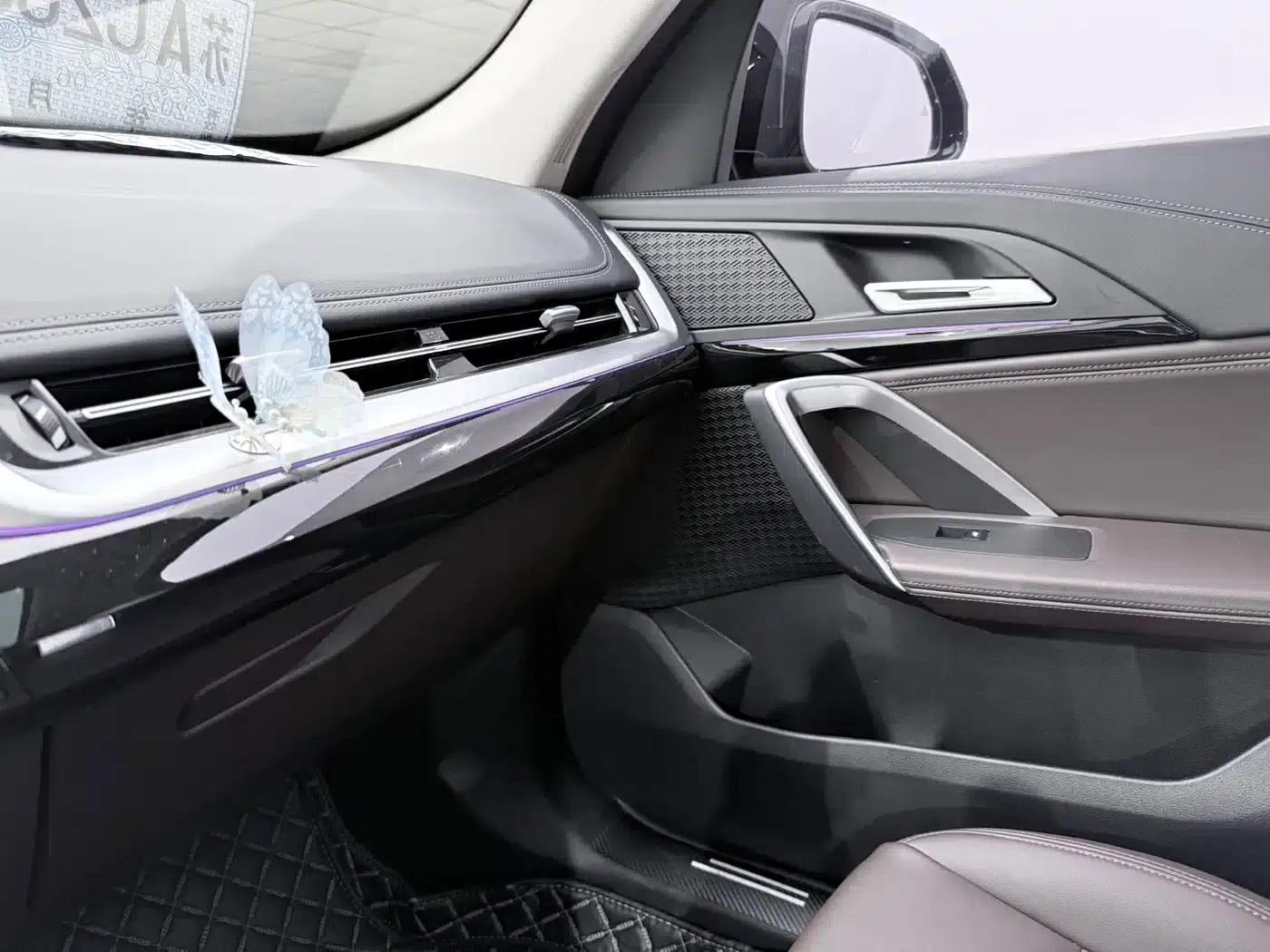2023 BMW X1 sDrive20Li X Design Package — миниатюра 12