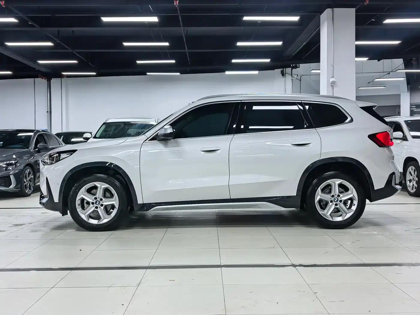 2023 BMW X1 sDrive20Li X Design Package — миниатюра 6