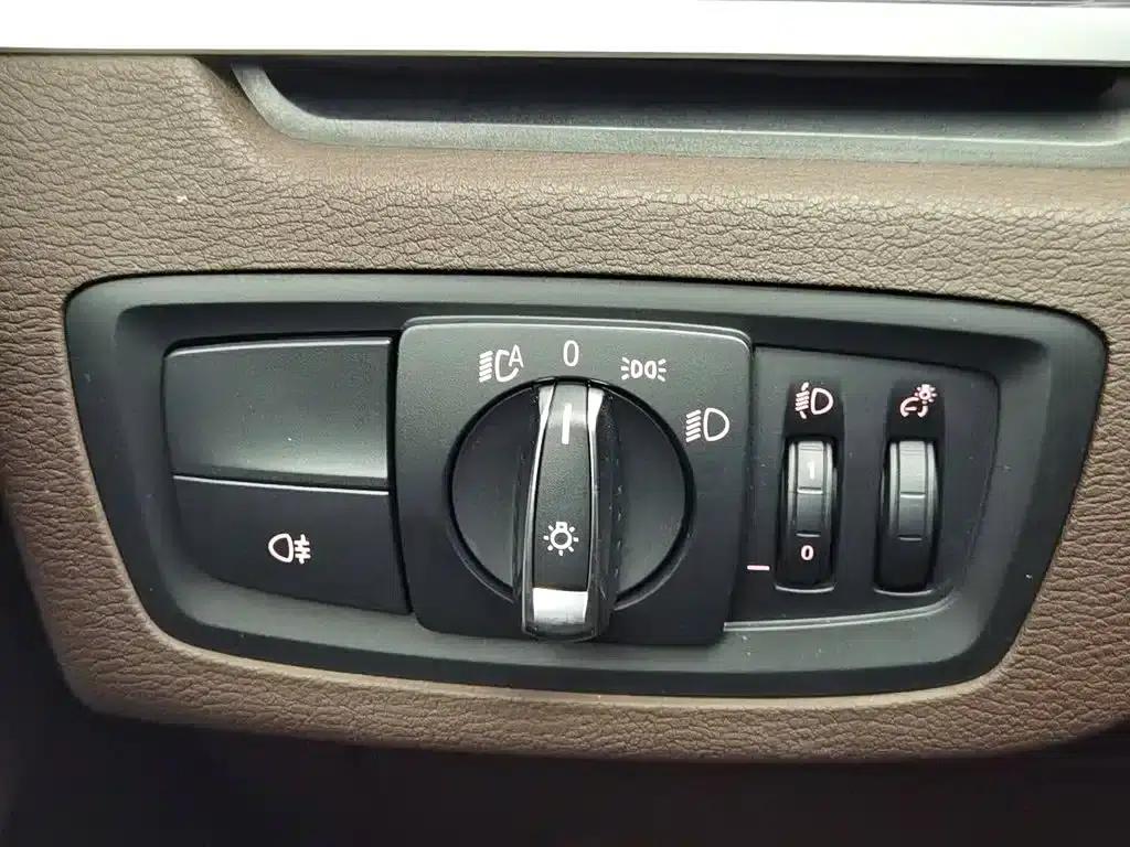 BMW X1 2021 sDrive25Li Leading Edition — миниатюра 21