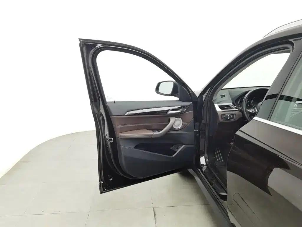 BMW X1 2021 sDrive25Li Leading Edition — миниатюра 8