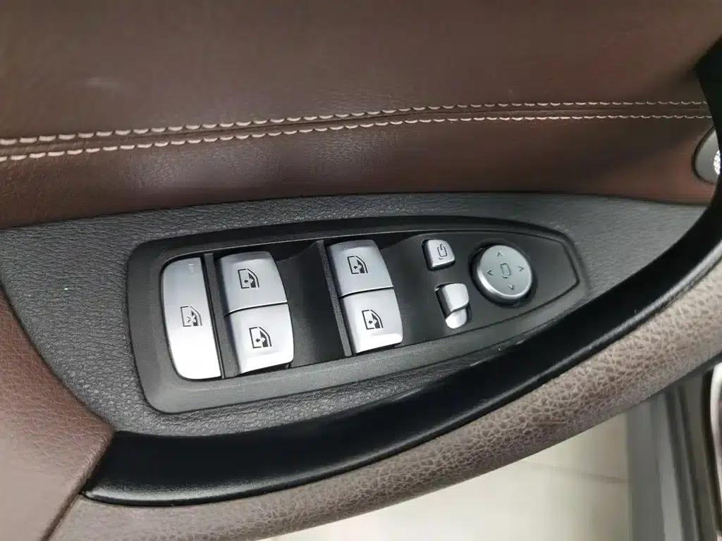 BMW X1 2021 sDrive25Li Leading Edition — миниатюра 9