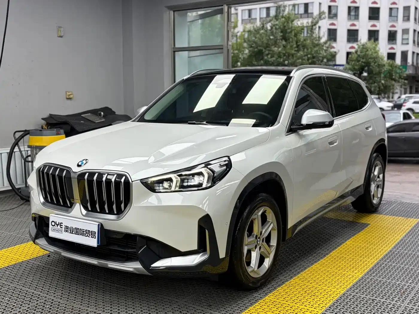 2023 BMW X1 sDrive20Li X Design Package — миниатюра 1