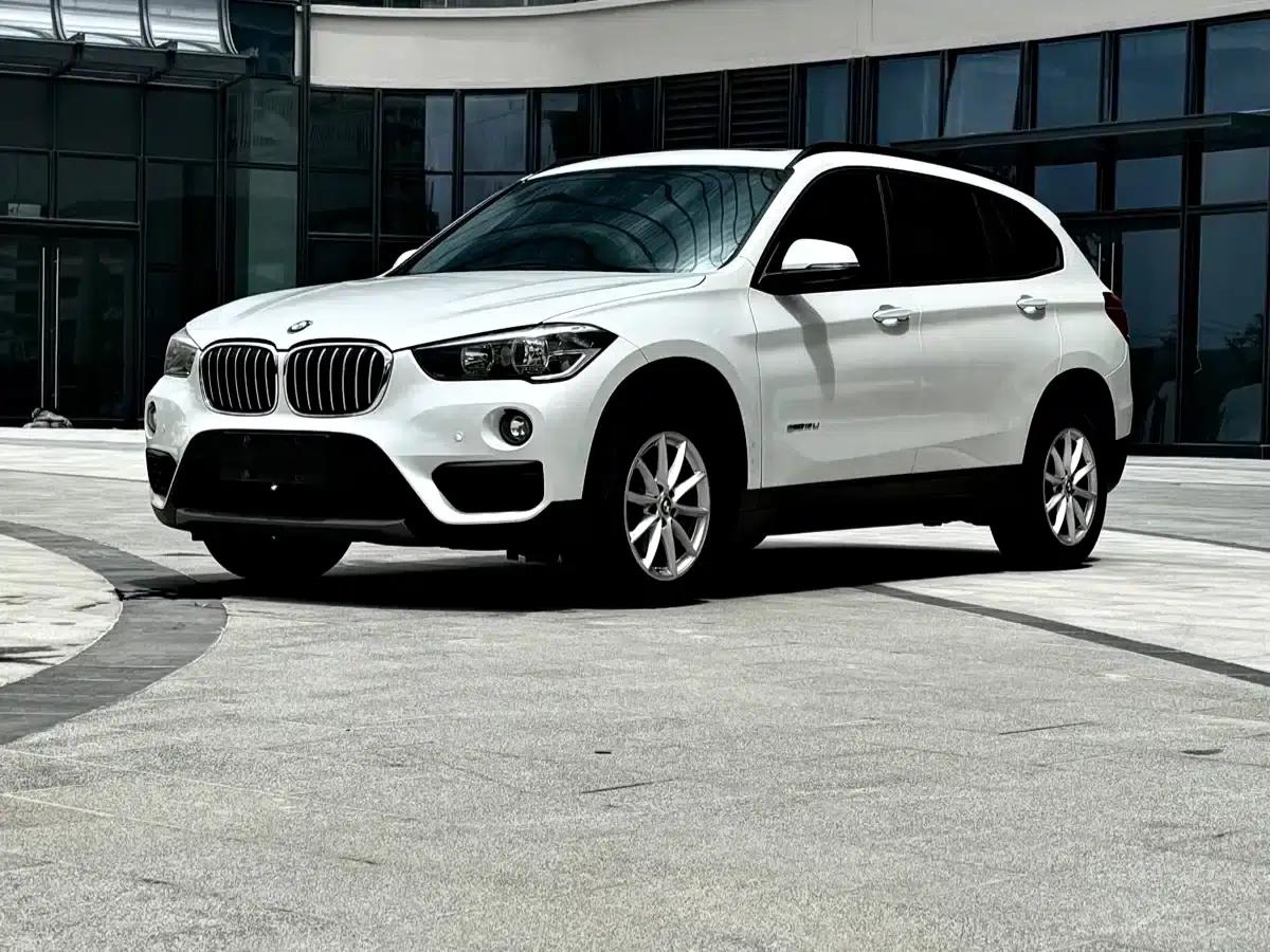 BMW X1 2016 sDrive18Li Fashion Edition — миниатюра 1