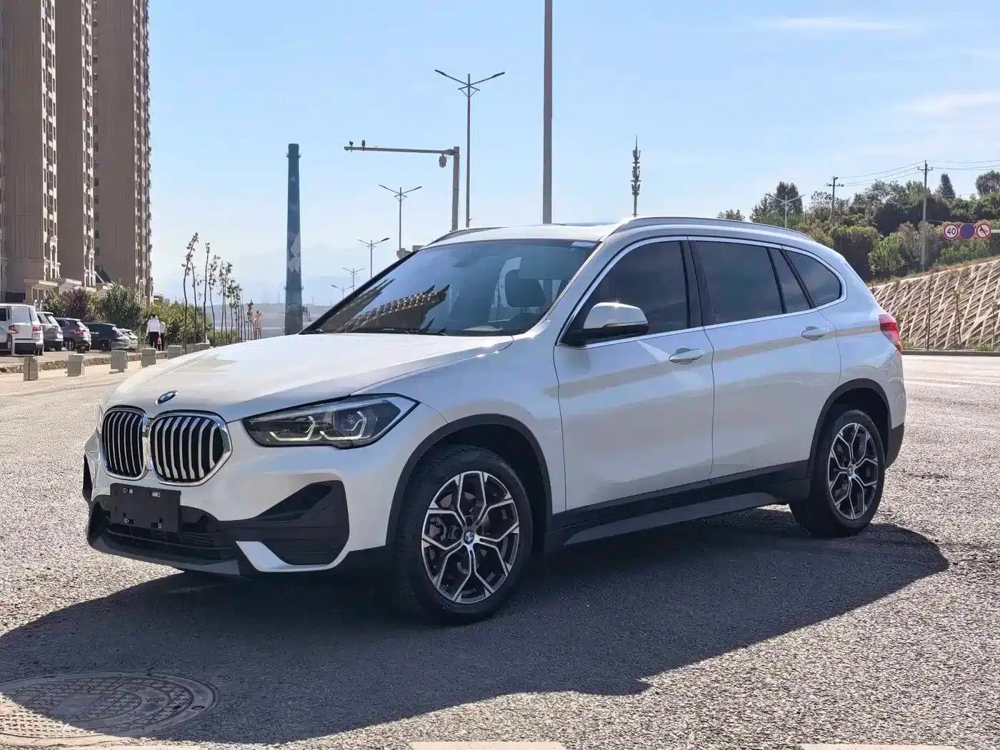 BMW X1 2022 sDrive25Li Leading Edition — миниатюра 1