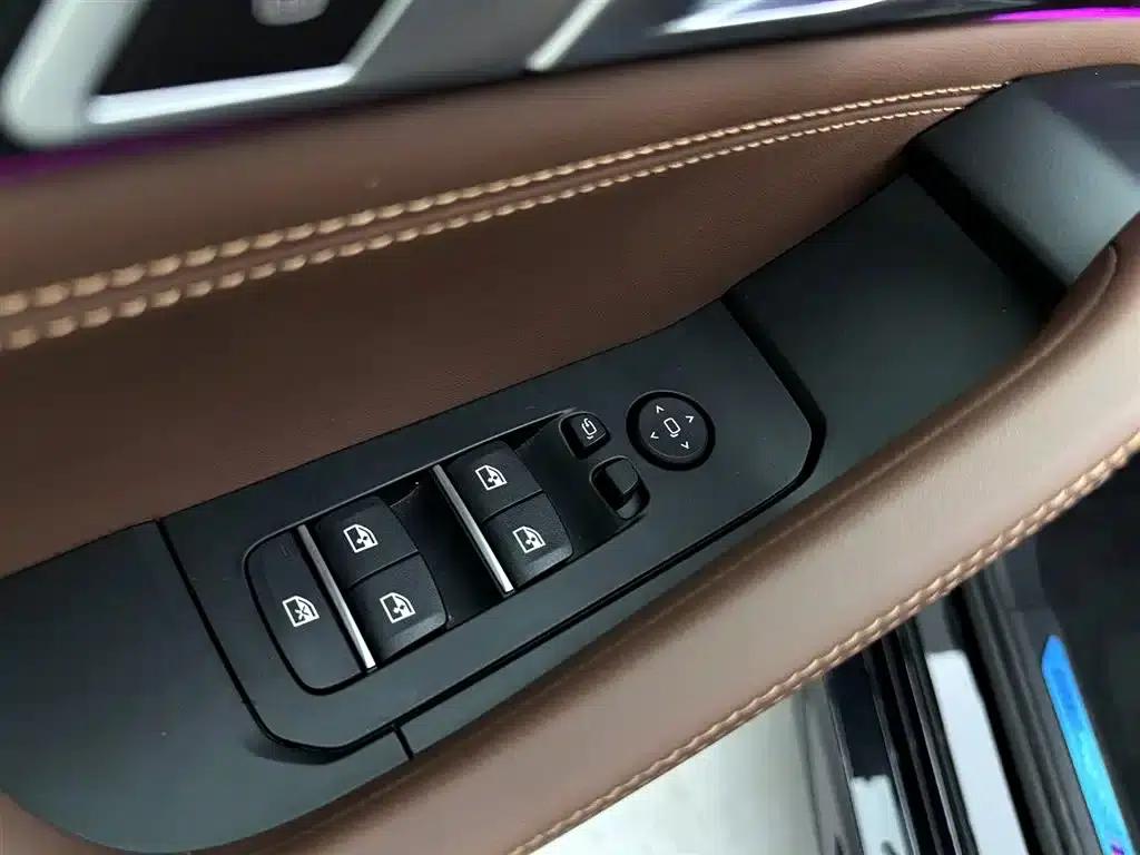 2023 BMW X6 xDrive40i M Sport Package — миниатюра 27