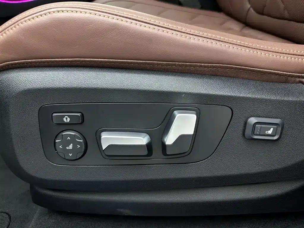2023 BMW X6 xDrive40i M Sport Package — миниатюра 28