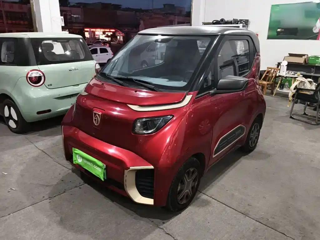 Baojun E200 2019 Model 250KM Smart Edition — миниатюра 1