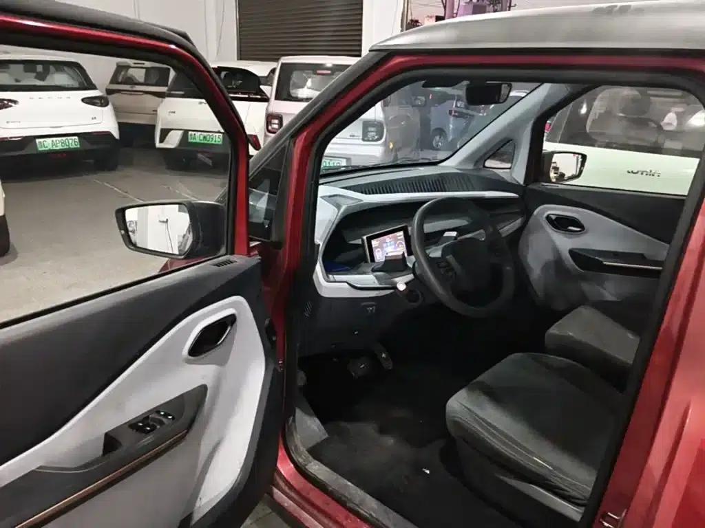 Baojun E200 2019 Model 250KM Smart Edition — миниатюра 16