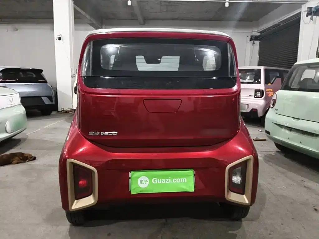 Baojun E200 2019 Model 250KM Smart Edition — миниатюра 6