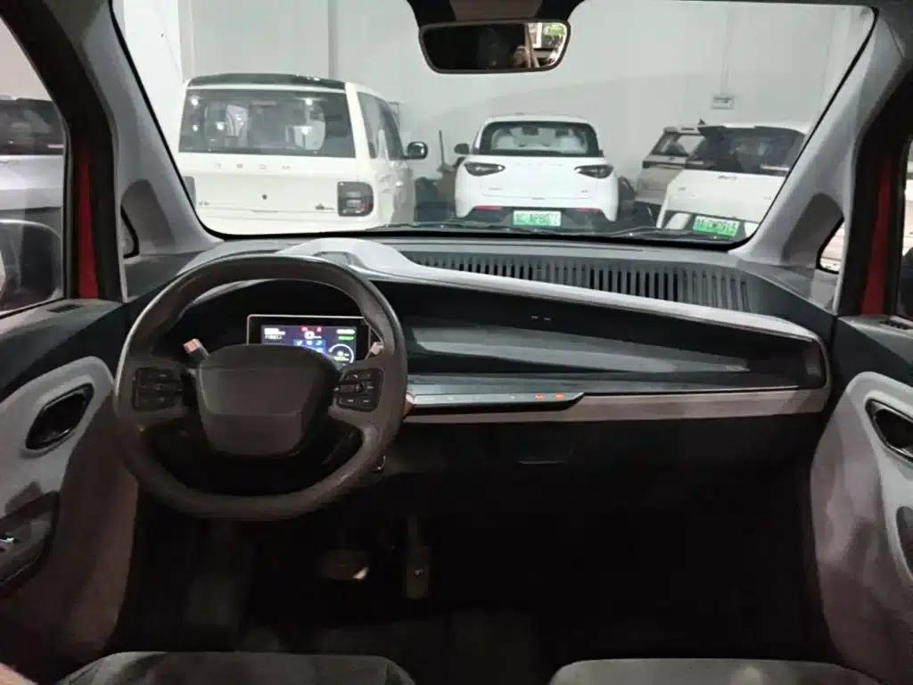 Baojun E200 2019 Model 250KM Smart Edition — миниатюра 10