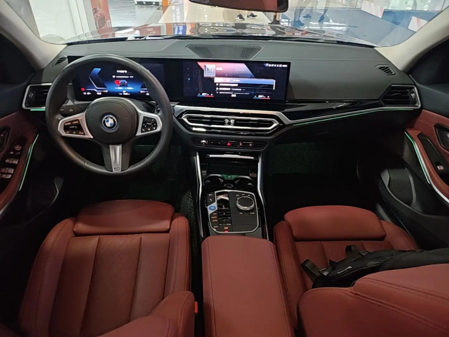 BMW i3 2023 eDrive 40 L Midnight Edition — миниатюра 12