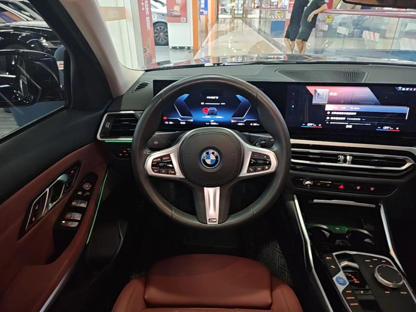 BMW i3 2023 eDrive 40 L Midnight Edition — миниатюра 13