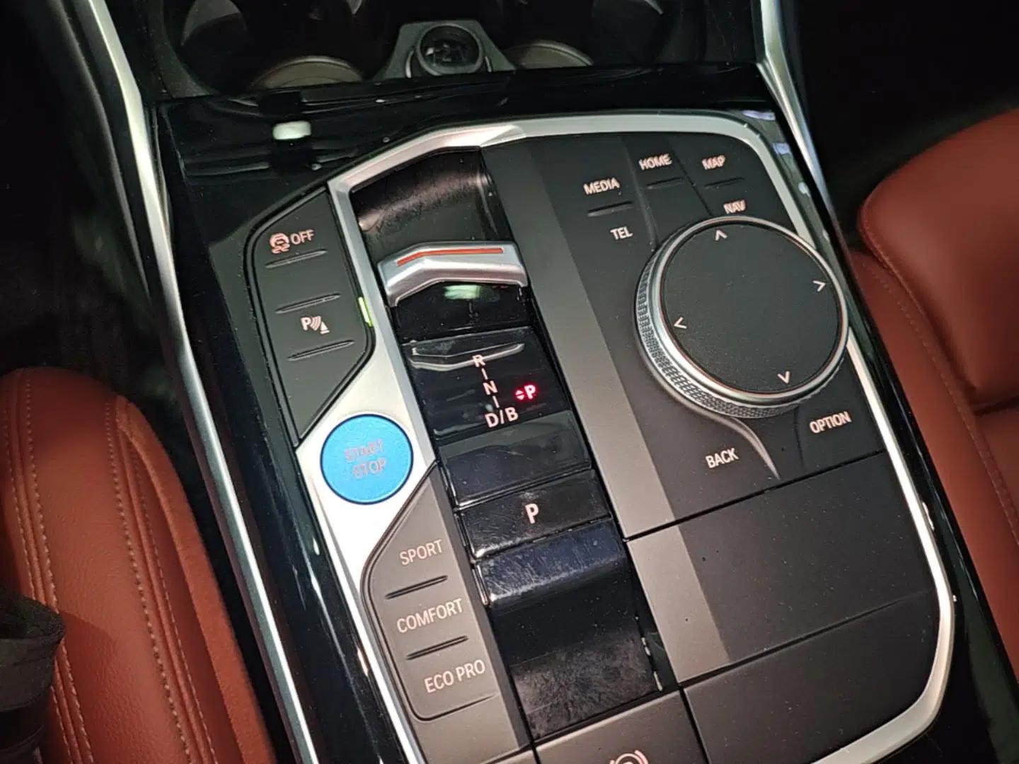 BMW i3 2023 eDrive 40 L Midnight Edition — миниатюра 16